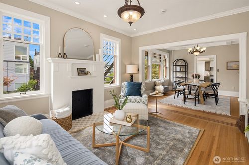 a-2901 Franklin Ave E, Seattle, WA, 98102-3089 | Card Image