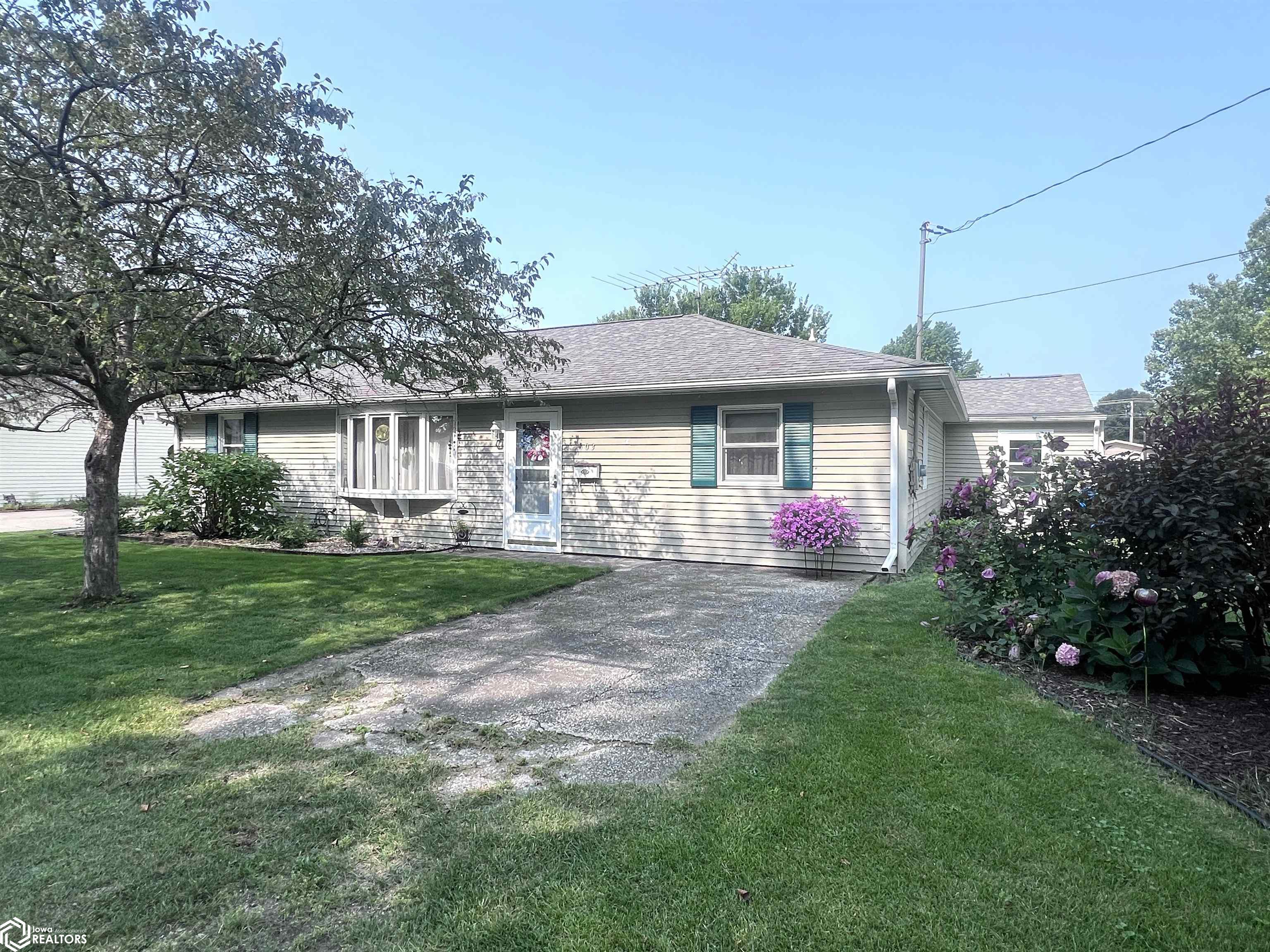 8th Ave, Washington, IA 52353