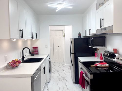 212-780 Premier St, North Vancouver, BC, V7J2G8 | Card Image