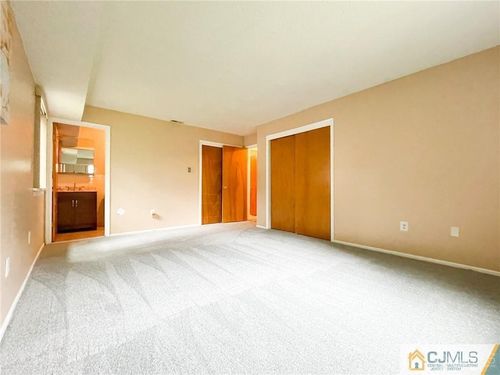 410 Edison Glen Ter, Edison, NJ, 08837-2925 | Card Image