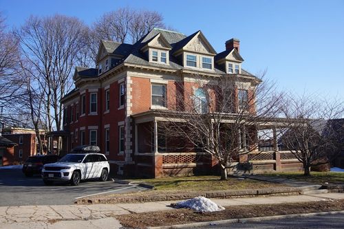 apt-2r-495 Appleton St, Holyoke, MA, 01040-3222 | Card Image