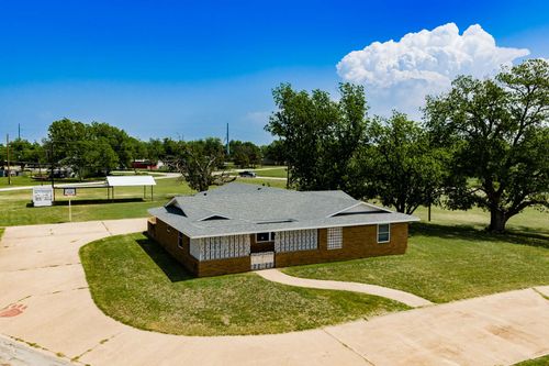 1001 E Nevada St, Seymour, TX, 76380-2303 | Card Image