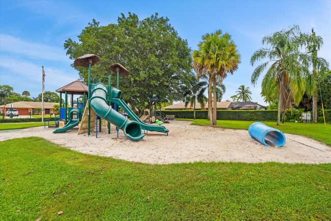 102 Villa Cir, Condo with 2 bedrooms, 2 bathrooms and null parking in Atlantis FL | Image 47