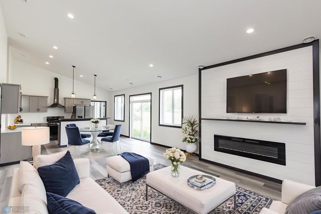 Great Room (virtually staged) | Image 13
