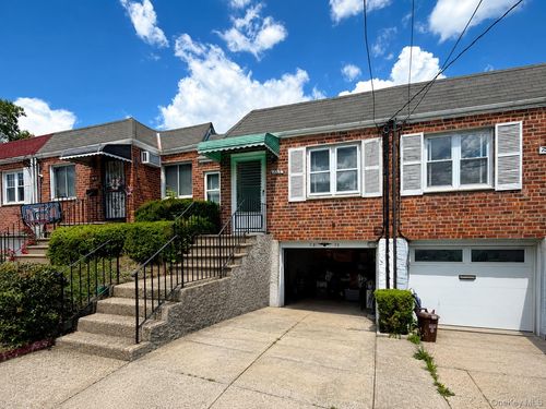 7315 Cook Ave, Middle Village, NY, 11379-2522 | Card Image