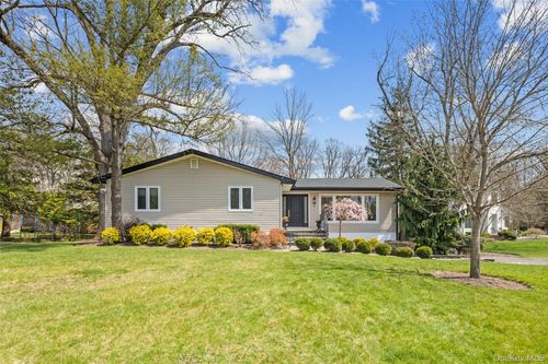 5 Lynne Ct, Suffern, NY, 10901-4306 | Card Image