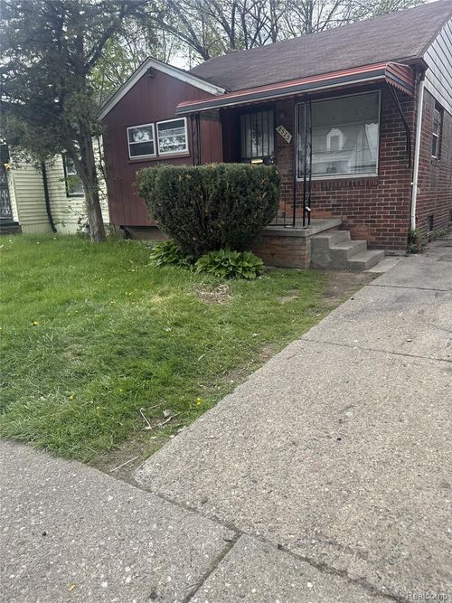 8525 Greenlawn St, Detroit, MI, 48204-3205 | Card Image