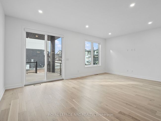 200 Klager Ave, House attached with 3 bedrooms, 4 bathrooms and 1 parking in Fonthill ON | Image 19