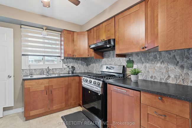 54 Brennan Dr, House attached with 5 bedrooms, 2 bathrooms and 2 parking in Strathroy ON | Image 9