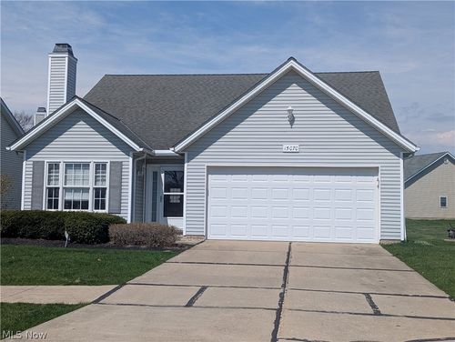 15070 Woodsong Dr, Middlefield, OH, 44062-9018 | Card Image
