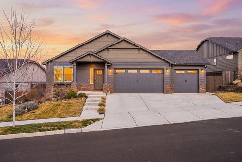 2428 Sw 43rd Pl, Redmond, OR, 97756-1980 | Card Image