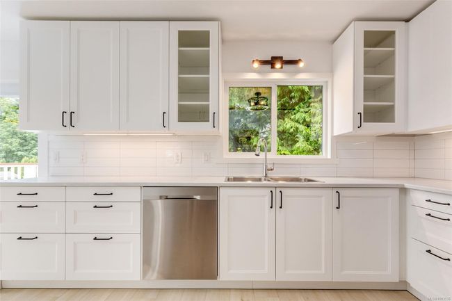 Beautiful kitchen with stainless steel appliances | Image 30