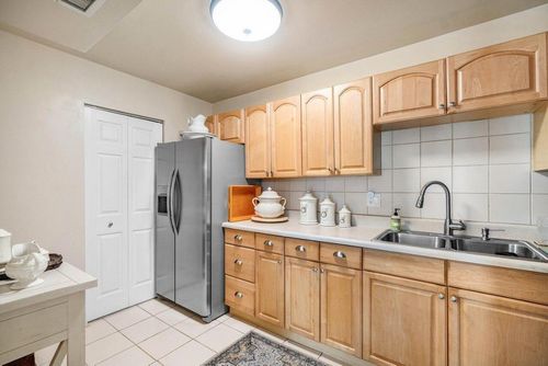 353 Lake Frances Dr, West Palm Beach, FL, 33411-2339 | Card Image