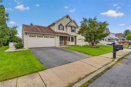 651 Willow Dr, CATASAUQUA, PA, 18032-2133 | Card Image