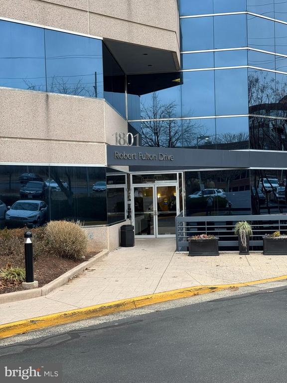 220-1801 Robert Fulton Dr, Reston, VA 20191