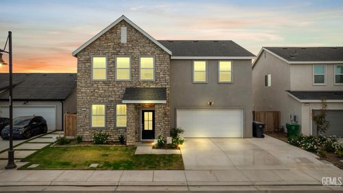 8905 Royston Dr, Shafter, CA, 93263-9326 | Card Image