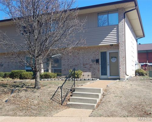 10041 Sakura Dr, Saint Louis, MO, 63128-1330 | Card Image