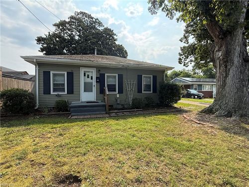 8524 Chapin St, Norfolk, VA, 23503-5561 | Card Image