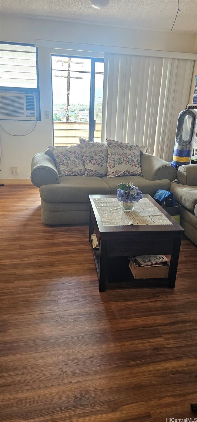 APT-201 - 98-626 Moanalua Loop, Condo with 2 bedrooms, 1 bathrooms and 2 parking in Aiea HI | Image 5