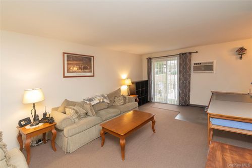 1003 Cherry Hill Dr, Poughkeepsie, NY, 12603-1760 | Card Image