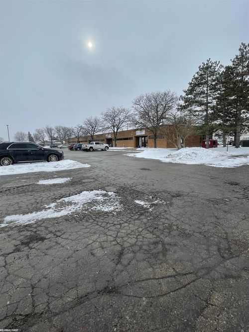 43301 Commons Dr, Clinton Township, MI, 48038-1109 | Card Image