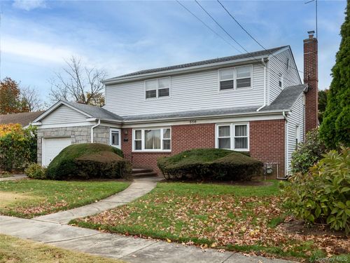 556 Jackson St, Baldwin, NY, 11510-3424 | Card Image