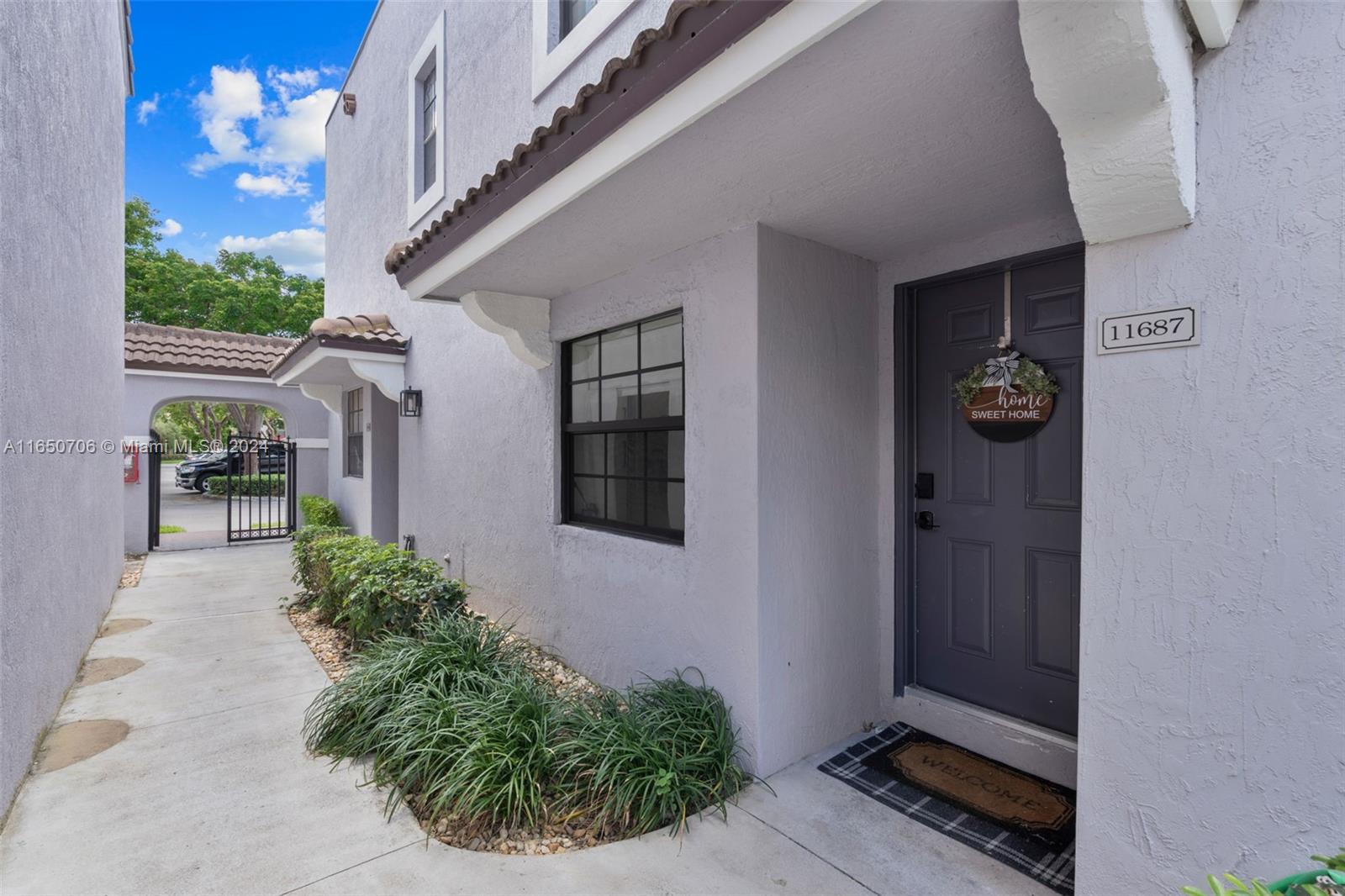 11th St, Pembroke Pines, FL 33026