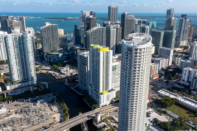 APT-4012 - 185 Sw 7 Th St, Condo with 2 bedrooms, 3 bathrooms and null parking in Miami FL | Image 49