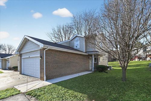 308 Castle Oaks Xing, Waunakee, WI, 53597-1417 | Card Image