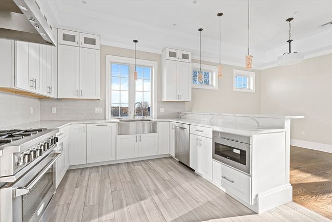 III - 846 Main St, Condo with 3 bedrooms, 3 bathrooms and null parking in Winchester MA | Image 5