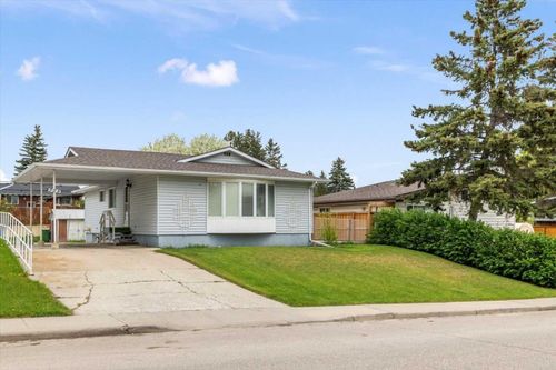 908 Stonehaven Rd Sw, Calgary, AB, T2W0P6 | Card Image
