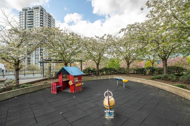 1708 - 3007 Glen Dr, Condo with 1 bedrooms, 1 bathrooms and 1 parking in Coquitlam BC | Image 21