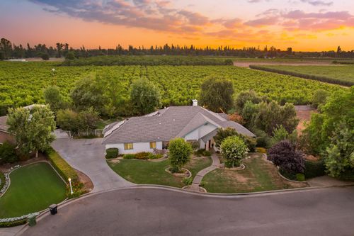 40163 Riverwood Rd, Kingsburg, CA, 93631-8814 | Card Image