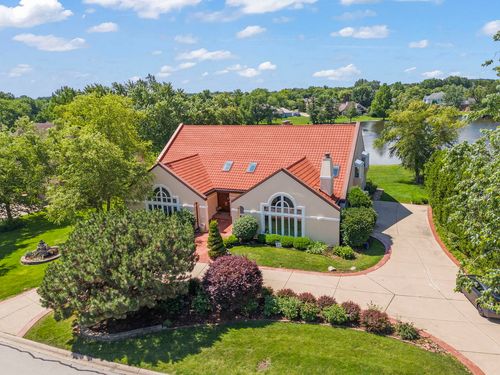 8170 Lake Ridge Dr, Burr Ridge, IL, 60527-5975 | Card Image