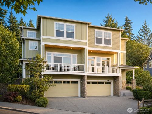 102-8400 169th Pl Ne, Redmond, WA, 98052-3053 | Card Image
