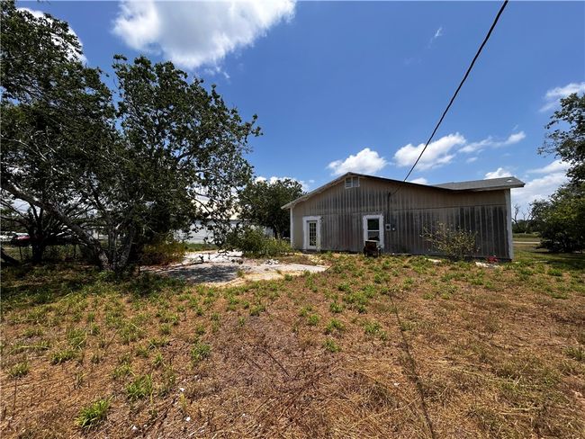 410 E 3 Rd St, House other with 3 bedrooms, 2 bathrooms and null parking in Bishop TX | Image 5