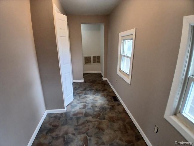 LAUNDRY ROOM | Image 12