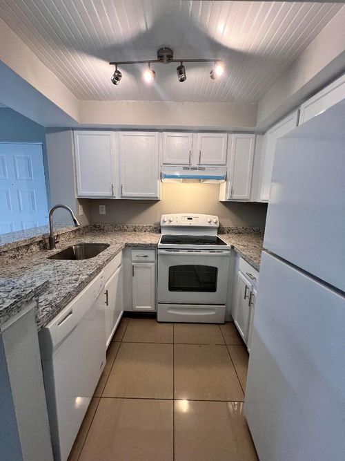 211-700 Executive Center Dr, West Palm Beach, FL, 33401-5047 | Card Image