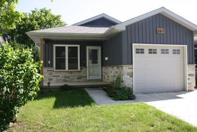 267 Queen St, House other with 2 bedrooms, 1 bathrooms and 3 parking in Strathroy ON | Image 1