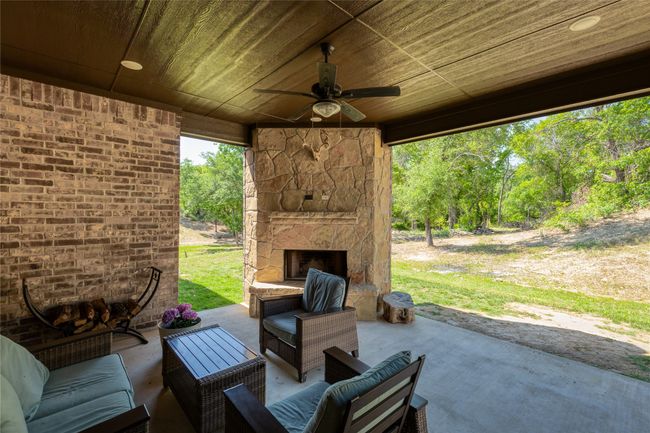 1033 Tex Ln, House other with 4 bedrooms, 2 bathrooms and null parking in Springtown TX | Image 7