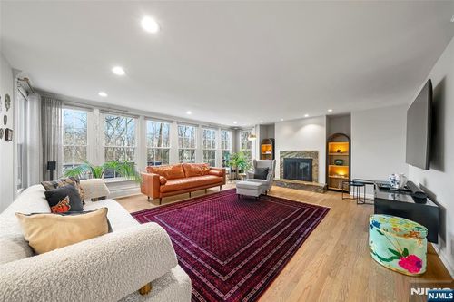 639 Pawnee Ln, Franklin Lakes, NJ, 07417-2815 | Card Image