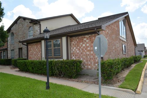 11526 S Kirkwood Rd, Stafford, TX, 77477-1304 | Card Image