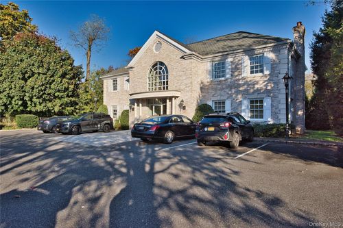 1-330 Willis Ave, Roslyn Heights, NY, 11577-2347 | Card Image