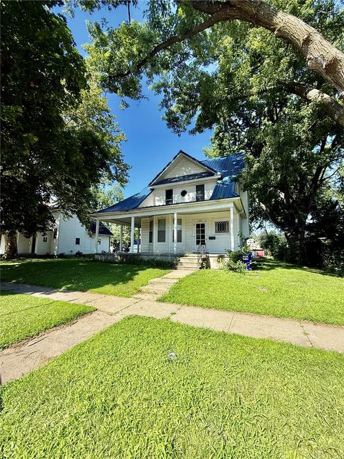 421 S 4th Ave, Washington, IA, 52353-1507 | Card Image