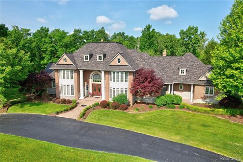 8356 Misty Mdws, Grand Blanc, MI, 48439-7427 | Card Image