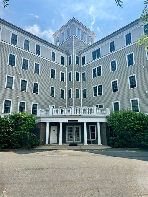 212-8 Crowninshield St, Peabody, MA, 01960 | Card Image