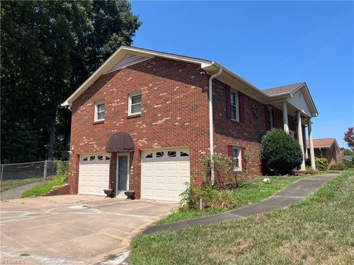 1041 Canyon Dr, Rural Hall, NC, 27045-9348 | Card Image