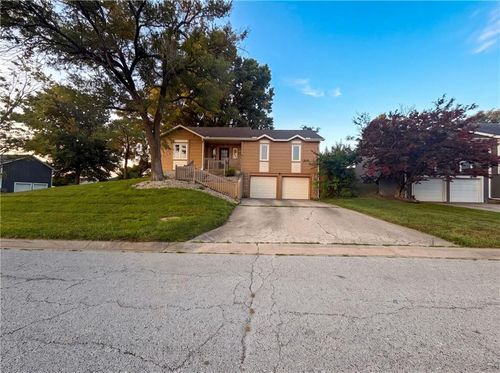 7511 Orient Ave, Kansas City, KS, 66112-2833 | Card Image