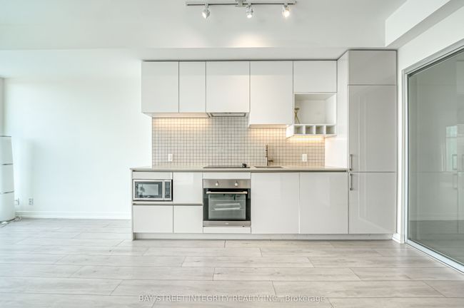 3205 - 5 Buttermill Ave, Condo with 2 bedrooms, 2 bathrooms and null parking in Vaughan ON | Image 11