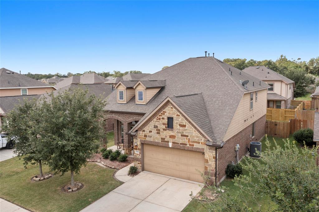 Hunters Trace Ln, Baytown, TX 77521
